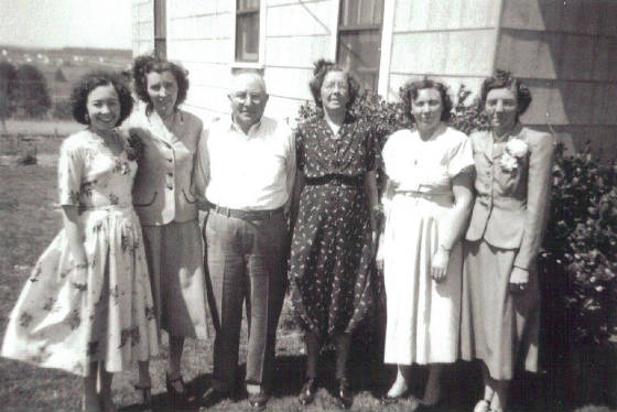 (L-R): Children Beatrice, Ann, Oscar and Savannah Rimmer, children Pauline and Pearl, 1950s.