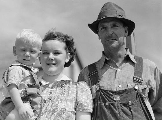 Wilfrid Tow, children Raymond and Lillian, Laredo, Montana, Aug 1941. Photo by Marion Post Wolcott.