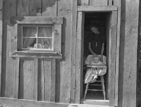 Mrs. Canaday and baby, Ola, Idaho, October 1939. Photo by Dorothea Lange.