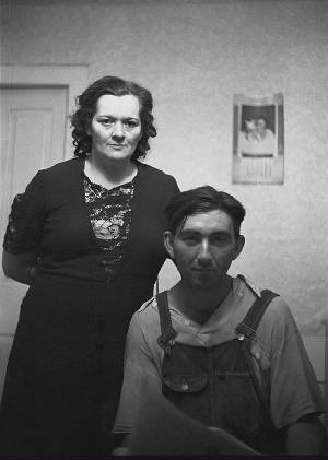 Mrs. and Mrs. William Gaynor, Fairfield, Vermont, September 1941. Photo by Jack Delano.