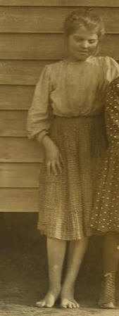 Lizzie McKenzie, 1908. Photo by Lewis Hine.