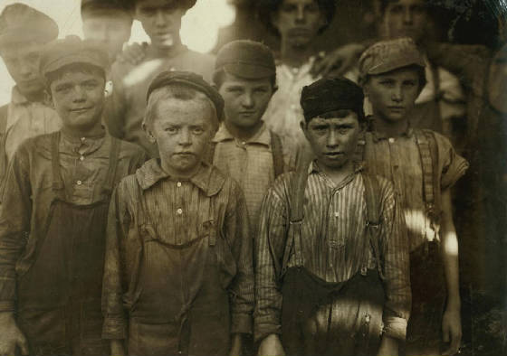 Lonnie Cole (front left), Birmingham, Alabama, November 1910. Photo by Lewis Hine.