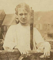 Minnie Thomas, 1911. Photo by Lewis Hine.