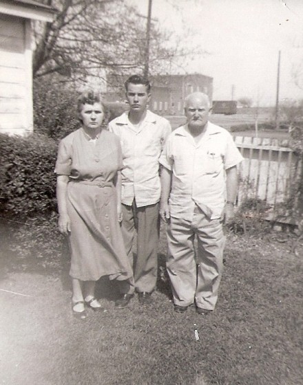 Johnie Barefield with his parents. Selena and Maxie.