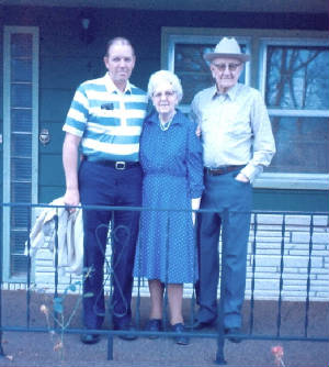 Dale Miksch with parents Ruth and Forrest.