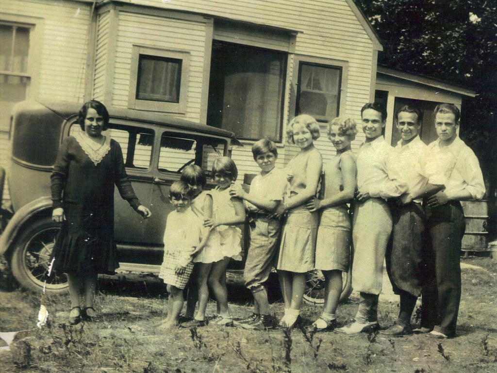 1927 (L-R): Pearl (mother), Jimmy (interviewed below), Olive, Dolly, Orville, Edith, Bee, Kendall, Earl, and Edward Jr.