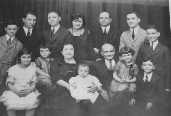 Levine family, 1923. Top row (L-R): Jacob, Morris, Hyman, Celia, Louis, Frank, Charles Bottom row (L-R): Hilda, Margaret, Fannie, Irving (baby), Louis, Mildred, David. 