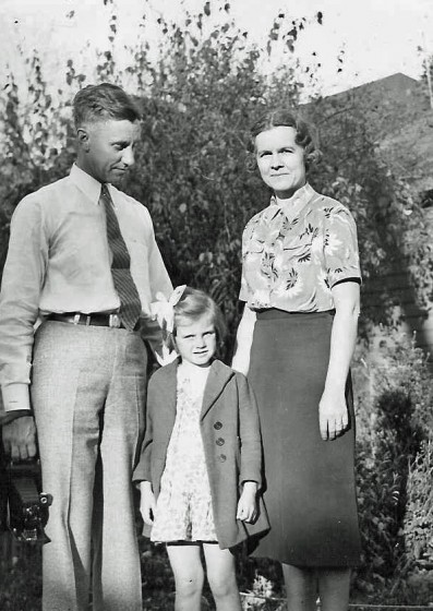 Marianne Knox (now Hesselberth), with parents Marshall and Laura Knox.