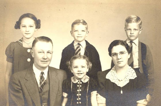 Forrest and Ruth with Delores (front), and (L-R): Darlene, Dale, Duane, 1941.