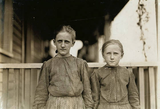 MinnieandMattieCarpenter1908.jpg